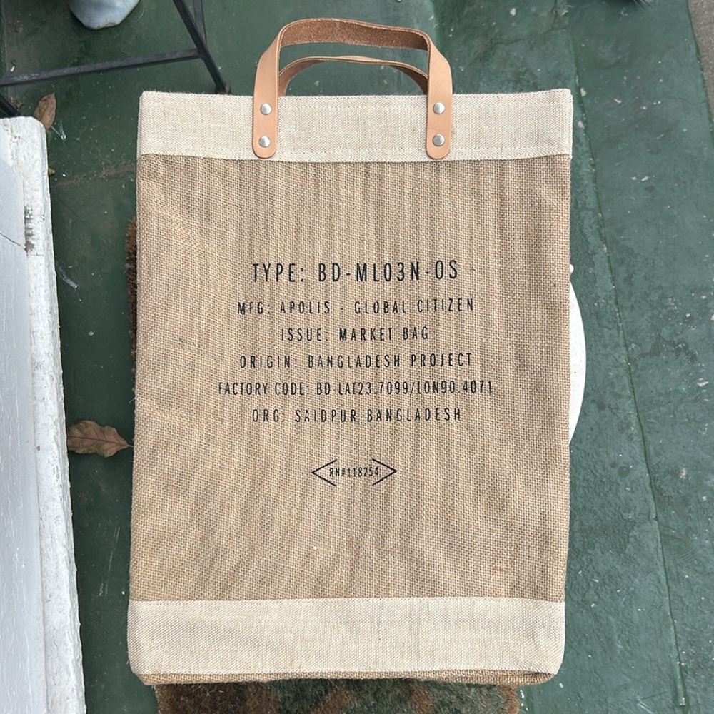 Large tote - Picture 4 of 9